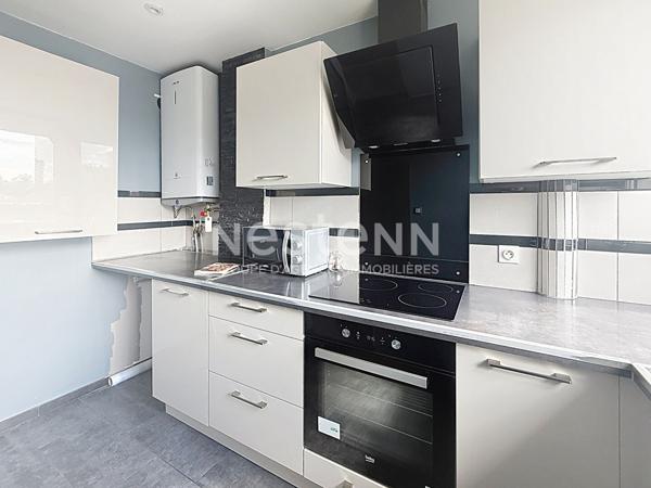 Appartement traversant moderne de 4 Pièces avec Cave et Parking en dernier étage - 69500 BRON