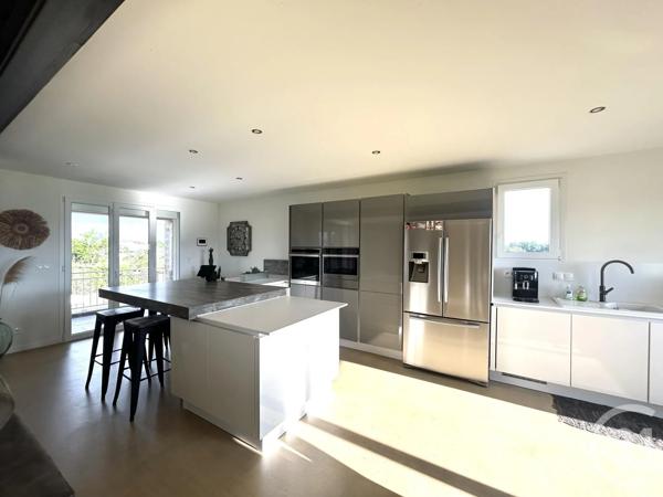 Maison à vendre  6 pièces - 194 m 2   ST JUST ST RAMBERT  - 42