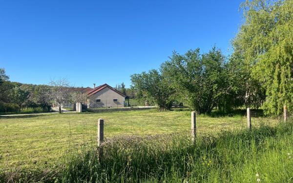 Terrain à vendre    Cublac