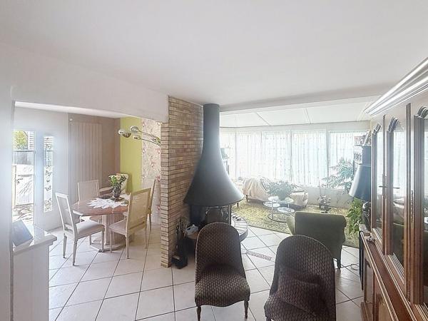 À vendre - Maison individuelle, 5 pièces située à Saint-Pierre-des-Corps (37700)
