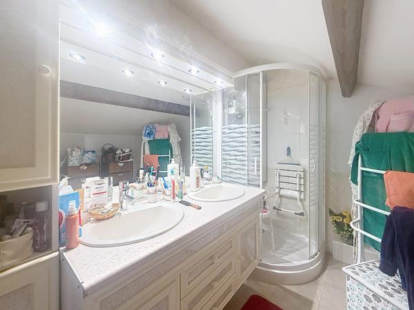 À vendre - Maison individuelle, 5 pièces située à Saint-Pierre-des-Corps (37700)