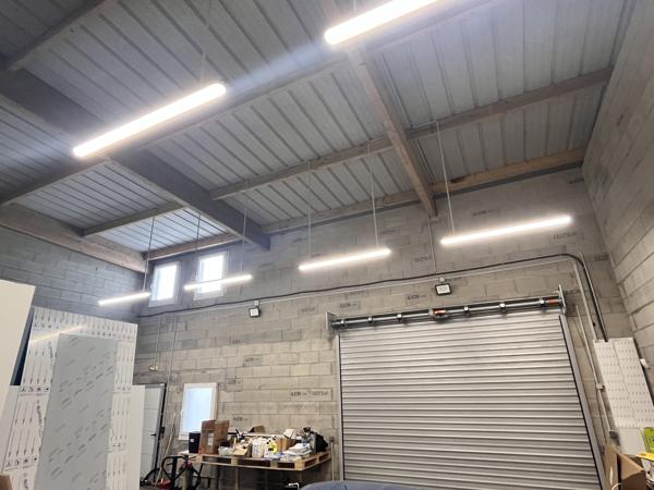 Locaux professionnels multi-usages en Zone industrielle