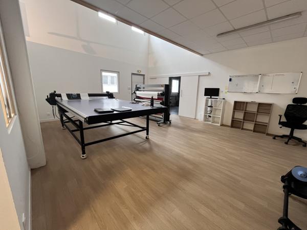 Locaux professionnels multi-usages en Zone industrielle