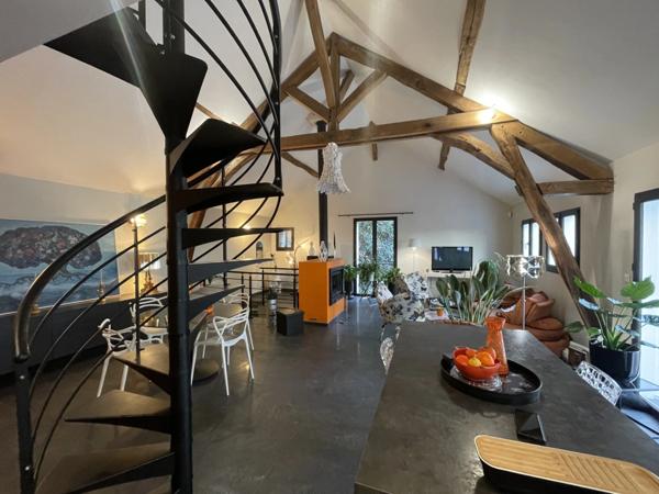 PRODUIT UNIQUE SUR SAUMUR CENTRE 120M2 HABITABLE 3 CHAMBRES 100M2 DE TERRASSE 1 PLACE DE PARKING PRIVATIVE