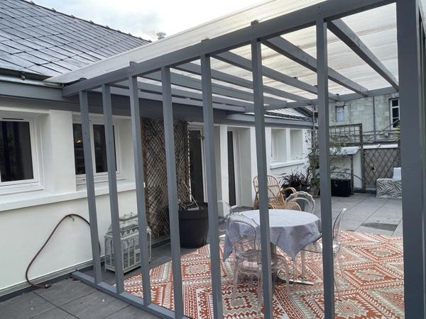 PRODUIT UNIQUE SUR SAUMUR CENTRE 120M2 HABITABLE 3 CHAMBRES 100M2 DE TERRASSE 1 PLACE DE PARKING PRIVATIVE