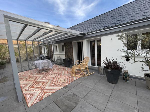 PRODUIT UNIQUE SUR SAUMUR CENTRE 120M2 HABITABLE 3 CHAMBRES 100M2 DE TERRASSE 1 PLACE DE PARKING PRIVATIVE