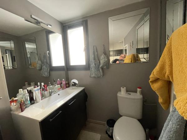 PRODUIT UNIQUE SUR SAUMUR CENTRE 120M2 HABITABLE 3 CHAMBRES 100M2 DE TERRASSE 1 PLACE DE PARKING PRIVATIVE