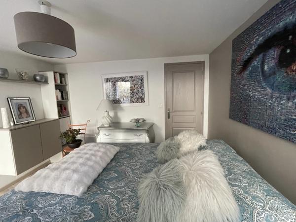 PRODUIT UNIQUE SUR SAUMUR CENTRE 120M2 HABITABLE 3 CHAMBRES 100M2 DE TERRASSE 1 PLACE DE PARKING PRIVATIVE