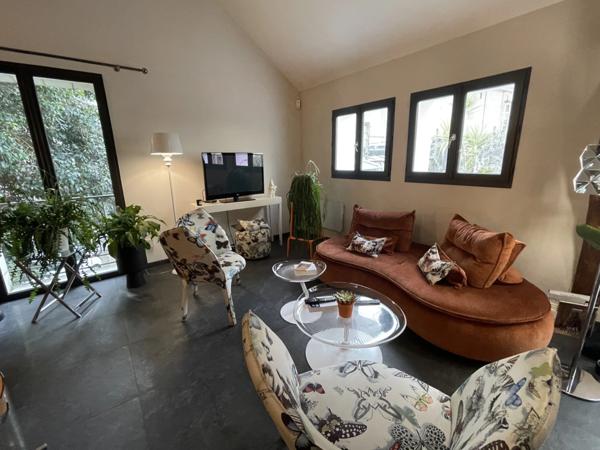 PRODUIT UNIQUE SUR SAUMUR CENTRE 120M2 HABITABLE 3 CHAMBRES 100M2 DE TERRASSE 1 PLACE DE PARKING PRIVATIVE