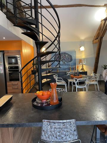 PRODUIT UNIQUE SUR SAUMUR CENTRE 120M2 HABITABLE 3 CHAMBRES 100M2 DE TERRASSE 1 PLACE DE PARKING PRIVATIVE