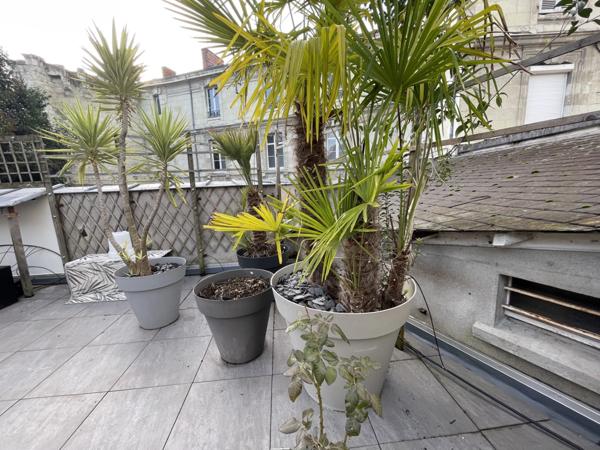 PRODUIT UNIQUE SUR SAUMUR CENTRE 120M2 HABITABLE 3 CHAMBRES 100M2 DE TERRASSE 1 PLACE DE PARKING PRIVATIVE