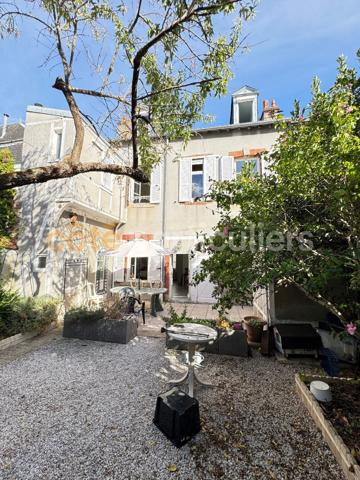 Vente
                Maison150 m² - 6 Pièces -
                    ORLEANS (45000)