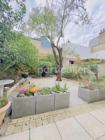 Vente
                Maison150 m² - 6 Pièces -
                    ORLEANS (45000)