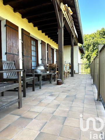 Maison traditionnelle 5 pièces de 130 m² à Neuvic (24190)