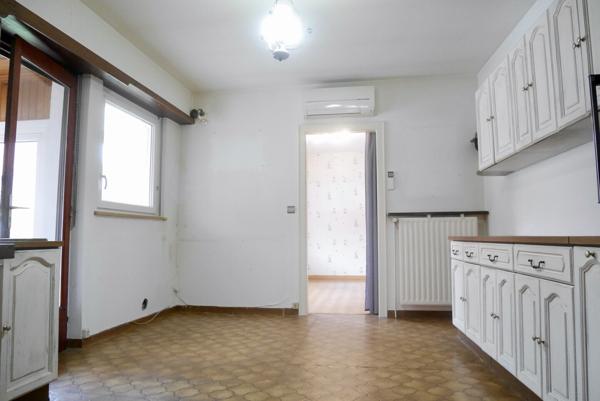 MAISON DE VILLE AVEC GARAGE, NOMBREUSES POSSIBILITES