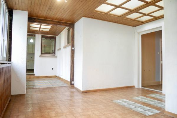 MAISON DE VILLE AVEC GARAGE, NOMBREUSES POSSIBILITES