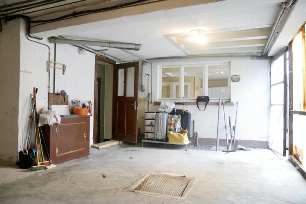 MAISON DE VILLE AVEC GARAGE, NOMBREUSES POSSIBILITES