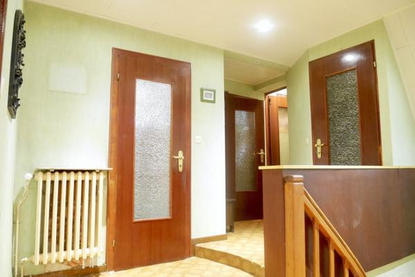 MAISON DE VILLE AVEC GARAGE, NOMBREUSES POSSIBILITES