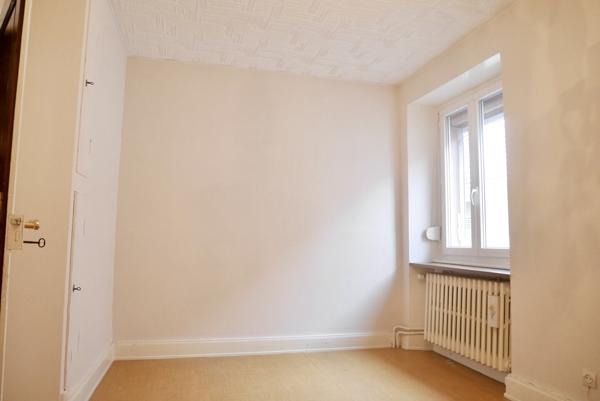 MAISON DE VILLE AVEC GARAGE, NOMBREUSES POSSIBILITES