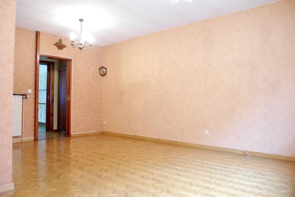 MAISON DE VILLE AVEC GARAGE, NOMBREUSES POSSIBILITES