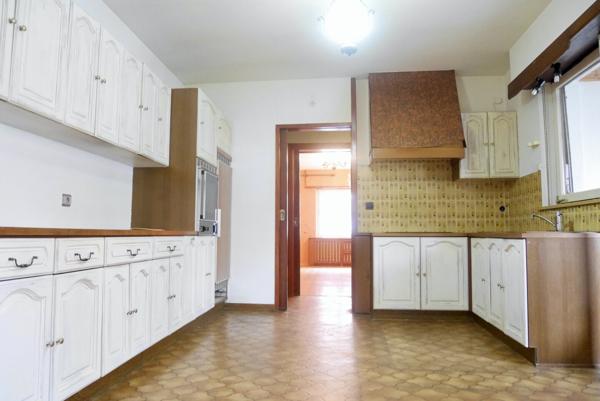 MAISON DE VILLE AVEC GARAGE, NOMBREUSES POSSIBILITES