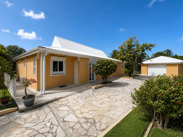 EXCEPTIONNEL - VILLA GOSIER VUE MER AVEC PISCINE