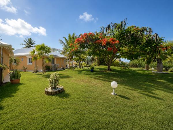 EXCEPTIONNEL - VILLA GOSIER VUE MER AVEC PISCINE