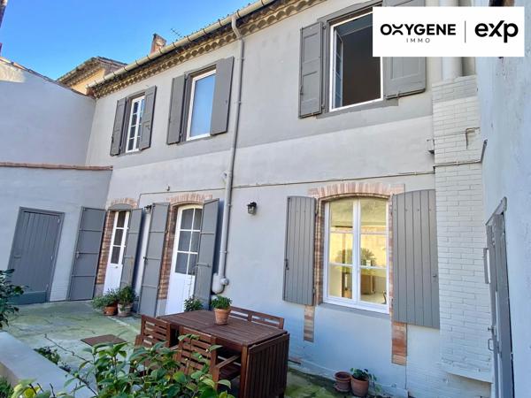 Maison de caractère avec 5 chambres, jardin et garage.