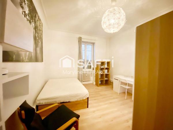 Appartement Hausmanien, lumineux, traversant, 2 balcons