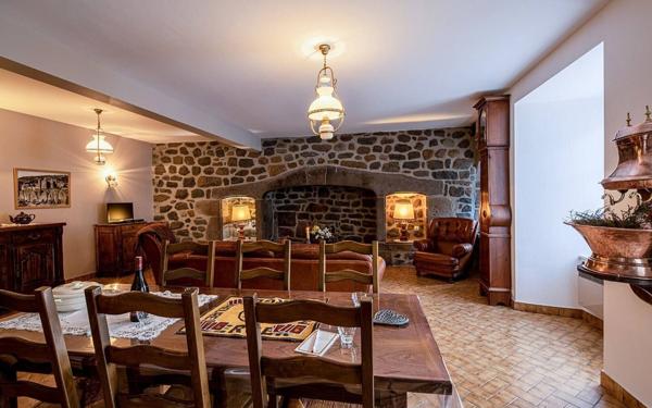 Maison à vendre    7 pièces •  Andelat