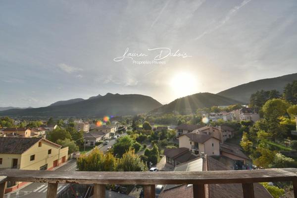 SERRES - Superbe appartement lumineux en dernier étage !