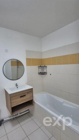 T3 rénové 2026 – Balcon 13 m² – 2 parkings – Résidence avec piscine – Libre