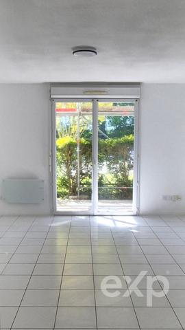 T3 rénové 2026 – Balcon 13 m² – 2 parkings – Résidence avec piscine – Libre