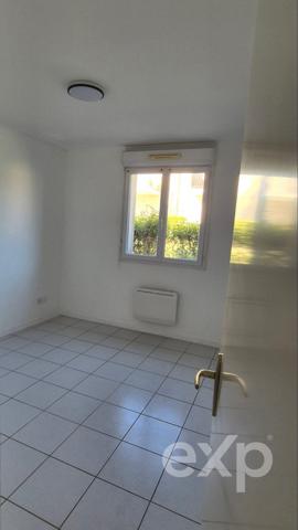 T3 rénové 2026 – Balcon 13 m² – 2 parkings – Résidence avec piscine – Libre