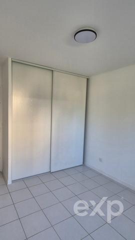 T3 rénové 2026 – Balcon 13 m² – 2 parkings – Résidence avec piscine – Libre