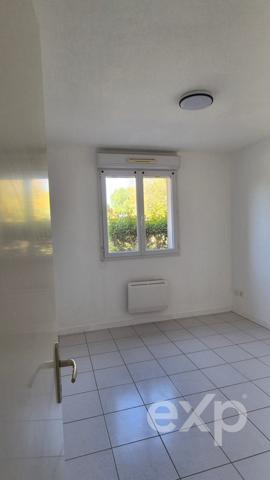 T3 rénové 2026 – Balcon 13 m² – 2 parkings – Résidence avec piscine – Libre