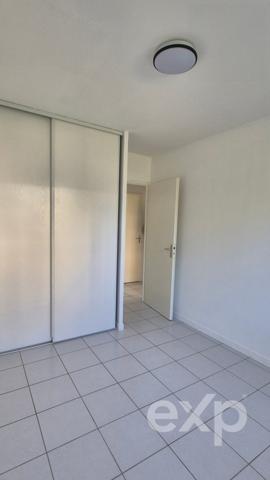 T3 rénové 2026 – Balcon 13 m² – 2 parkings – Résidence avec piscine – Libre