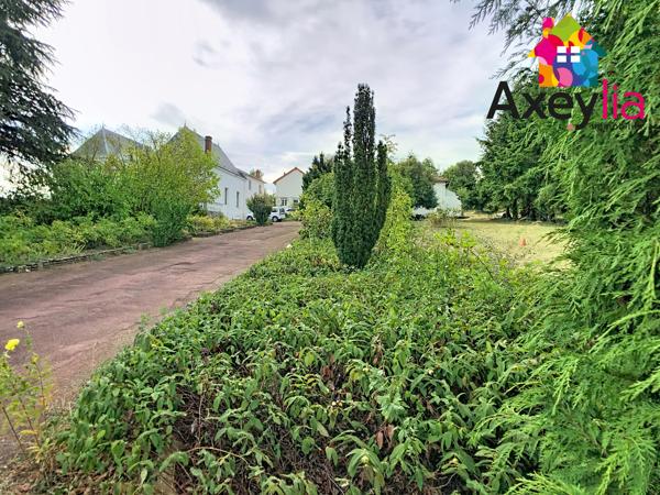 A VENDRE - ST-ALBAN-LES-EAUX - PROPRIETE AVEC MAISONS ET APPARTS SUR 6621 M2 TERRAIN