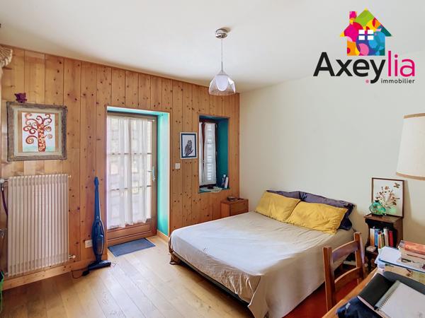 A VENDRE - ST-ALBAN-LES-EAUX - PROPRIETE AVEC MAISONS ET APPARTS SUR 6621 M2 TERRAIN