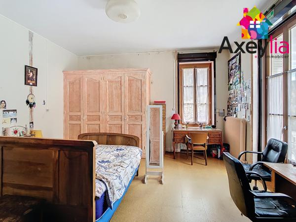 A VENDRE - ST-ALBAN-LES-EAUX - PROPRIETE AVEC MAISONS ET APPARTS SUR 6621 M2 TERRAIN
