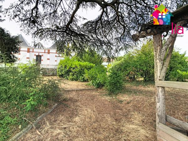 A VENDRE - ST-ALBAN-LES-EAUX - PROPRIETE AVEC MAISONS ET APPARTS SUR 6621 M2 TERRAIN