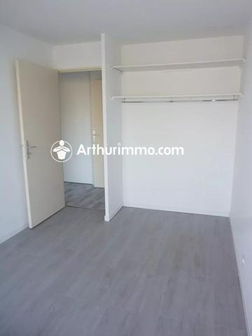 Location                                                      Appartement
                        
                     3 pièces                      62 m2                     à Savigny-le-Temple