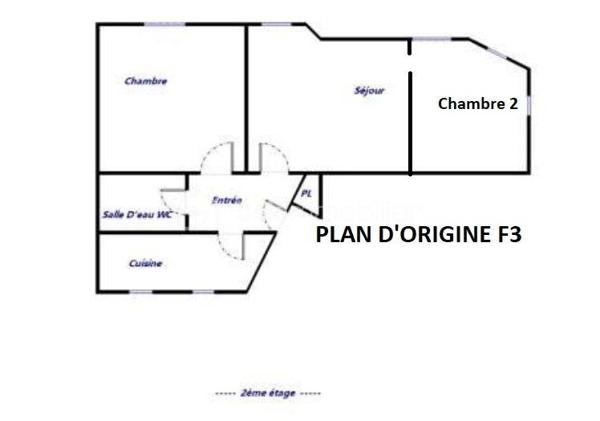 OPPORTUNITE!
Appartement type F2 avec double séjour, à Vincennes Centre (proche de toutes les commodités, à 400m de la rue de Fontenay et de l'avenue du Château).
Une localisation idéale avec un accès rapide à la gare RER A Vincennes et du métro ligne 1 (10" à pieds = 800M).

Cet appartement situé au deuxième étage sans ascenseur d'une petite copropriété bien gérée est composé comme suit: une entrée avec placard ouvre sur un accueillant double séjour de 22m2, avec une double exposition garantissant une belle luminosité en toute circonstance, une chambre de 11m2, une cuisine séparée et une salle d'eau avec WC.

Charges : 260 euros / mois incluant chauffage (collectif) et eau froide
Taxe foncière: 1034 euros
DPE : E >> avec une isolation par l'intérieur partielle sur un petit pan de mur DPE D atteignable (avec un isolant épaisseur 13 mm sur les murs donnant sur les extérieurs, perte minime de surface +/- 0.4m2)

Points forts: 
Secteur central à Vincennes proches des rue animées tout en étant dans une rue calme en sens unique et sans ligne de bus 
Accès rapide à la gare de Vincennes, au métro et aux commerces (supermarché à 1", tous les commerces de la rue de Fontenay et de l'avenue du Château à 4", Gare et Métro à 10" maximum)
Plan sans perte d'espace (distribution en étoile)
Luminosité
Agencement rendant la transformation en F3 avec deux chambres aisée