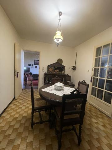 À 25kms d'ARLES, maison en pierre avec terrasse et petit jardin