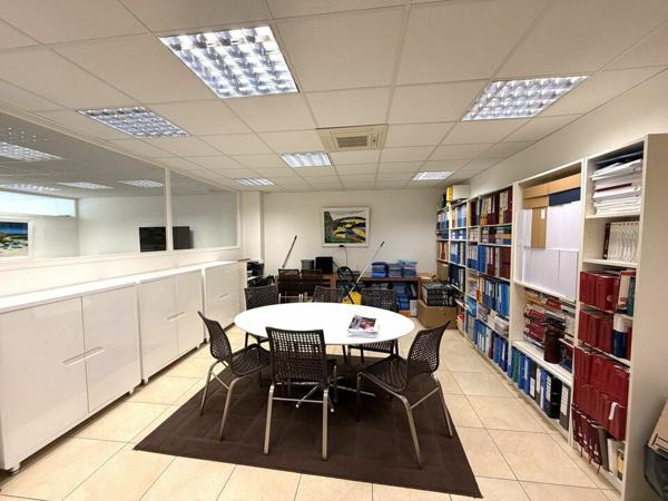 PLATEAU DE BUREAUX EN TRES BON ETAT À VENDRE 154 M² – POITIERS SUD – AVENUE DU 8 MAI 1945