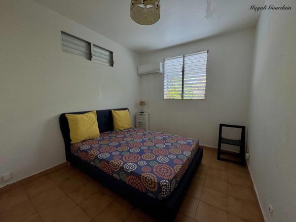 A VENDRE - PROPRIÉTÉ AVEC DEUX HABITATIONS INDÉPENDANTES AU CŒUR D’UN JARDIN TROPICAL À SAINTE-ANNE