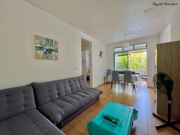 A VENDRE - PROPRIÉTÉ AVEC DEUX HABITATIONS INDÉPENDANTES AU CŒUR D’UN JARDIN TROPICAL À SAINTE-ANNE