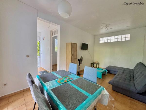 A VENDRE - PROPRIÉTÉ AVEC DEUX HABITATIONS INDÉPENDANTES AU CŒUR D’UN JARDIN TROPICAL À SAINTE-ANNE