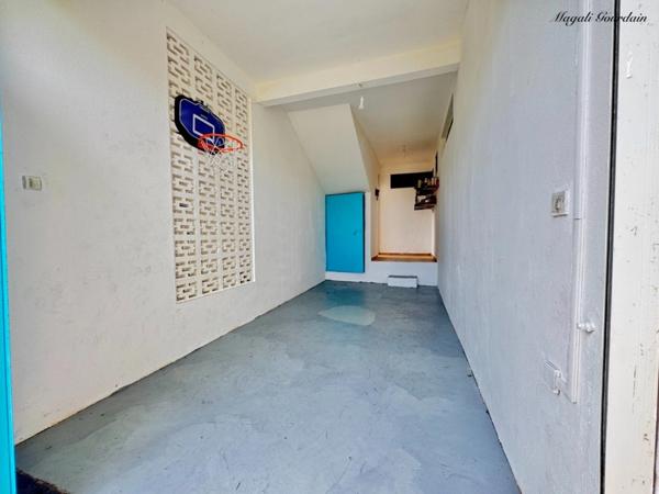 A VENDRE - PROPRIÉTÉ AVEC DEUX HABITATIONS INDÉPENDANTES AU CŒUR D’UN JARDIN TROPICAL À SAINTE-ANNE