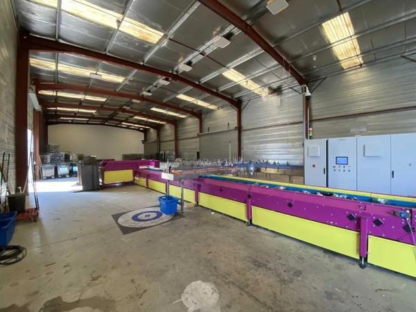 Local d'activité 900m²